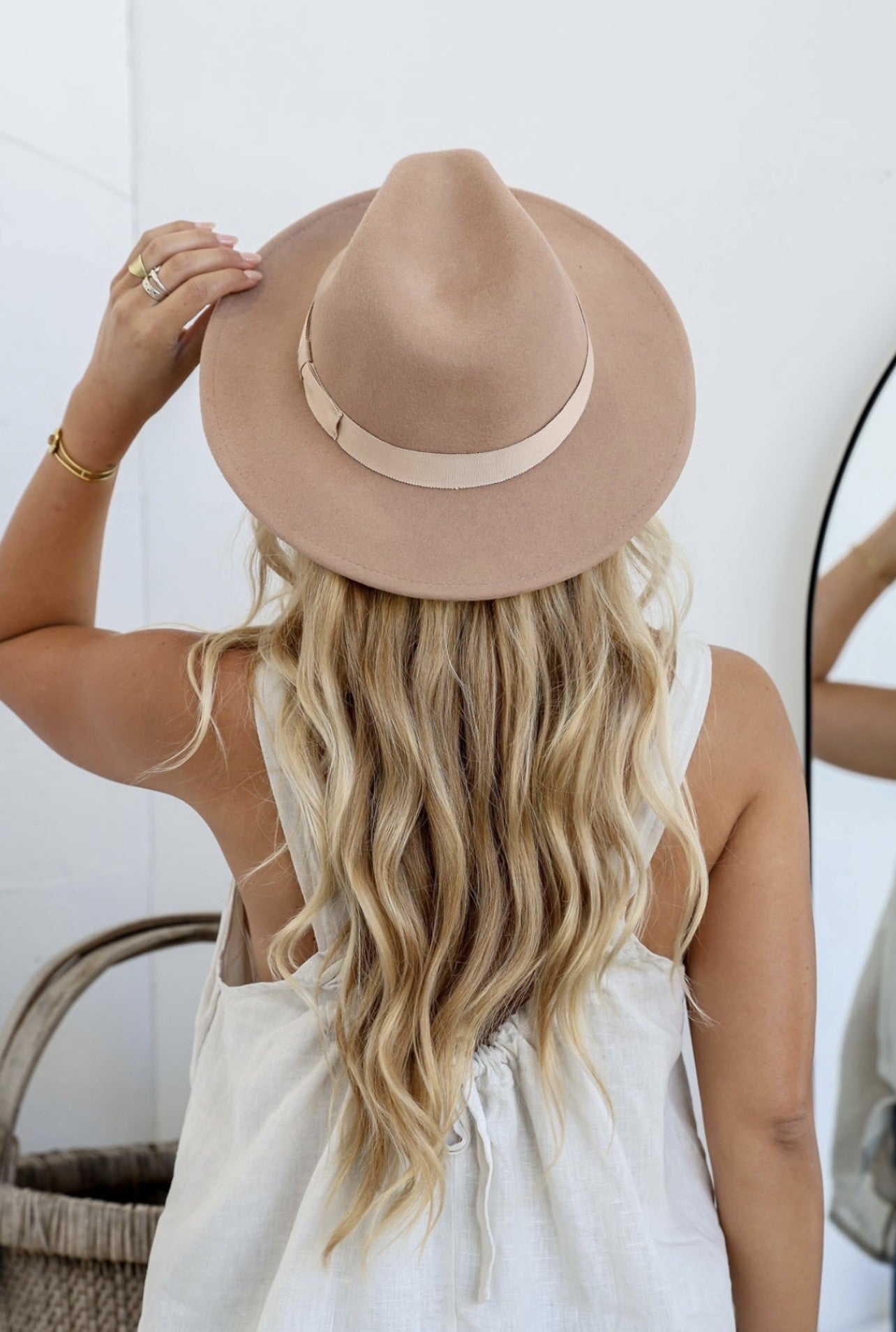 BEIGE BROWN WOOLEN HAT