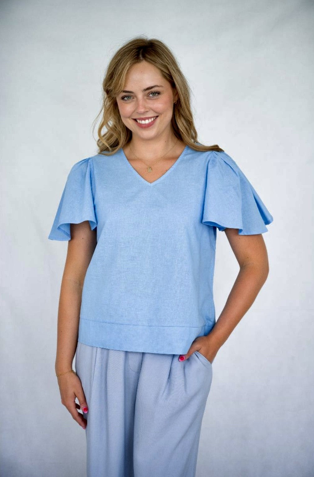 BLUE LINEN FLUTTED SLEEVES WITH BOW AT BACK