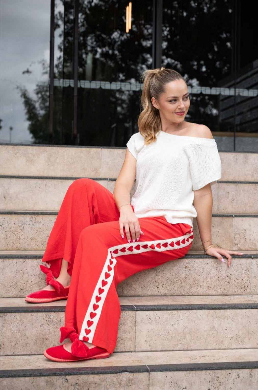 LINEN VISCOSE RED PANTS WITH RED HEARTS