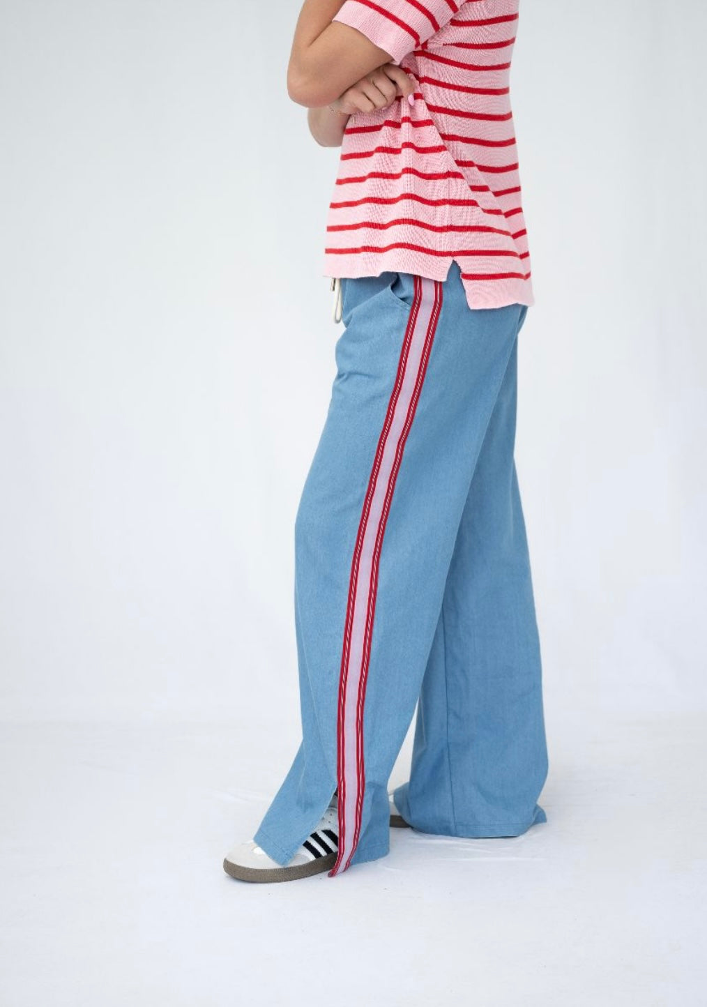 COTTON WASHED LIGHT DENIM SIDE TAPE DETAIL PANTS