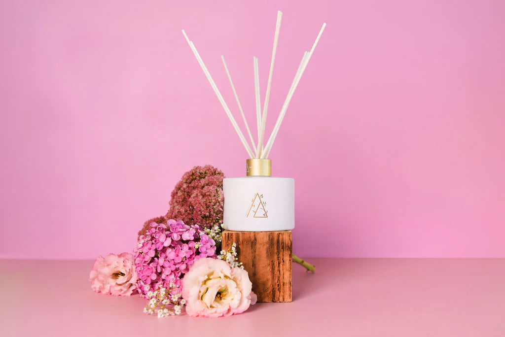 SCENTED REED DIFFUSER  STRAWBERIES + CHAMPAGNE