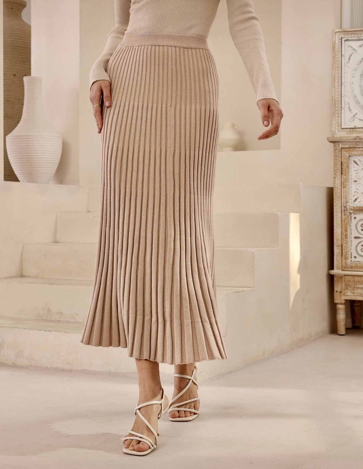 KNIT BEIGE SKIRT