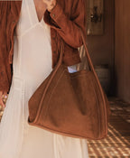 LOUENHIDE SUTTON TAN SHOULDER BAG