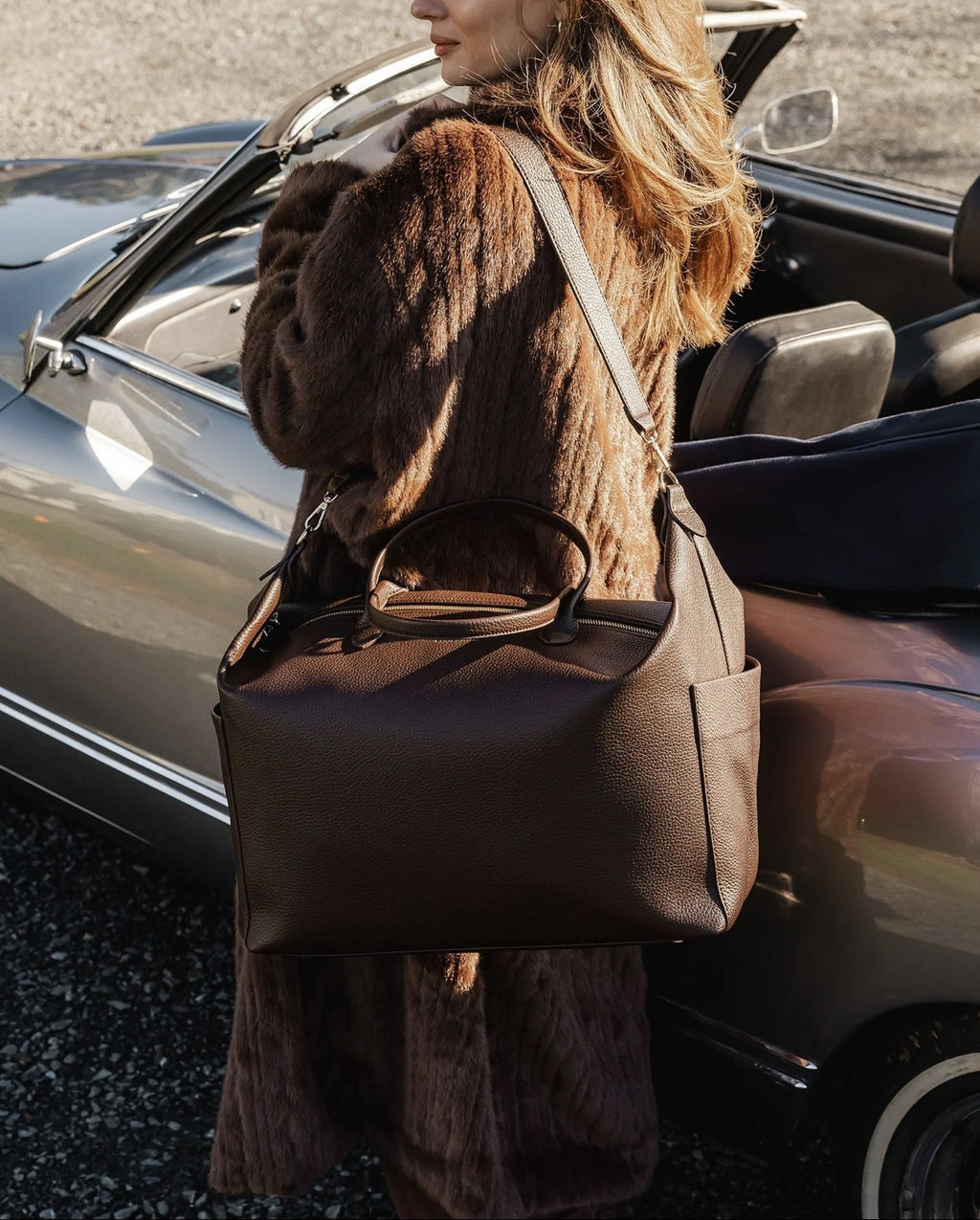 LOUENHIDE OHIO OVERNIGHT BAG CHOCOLATE