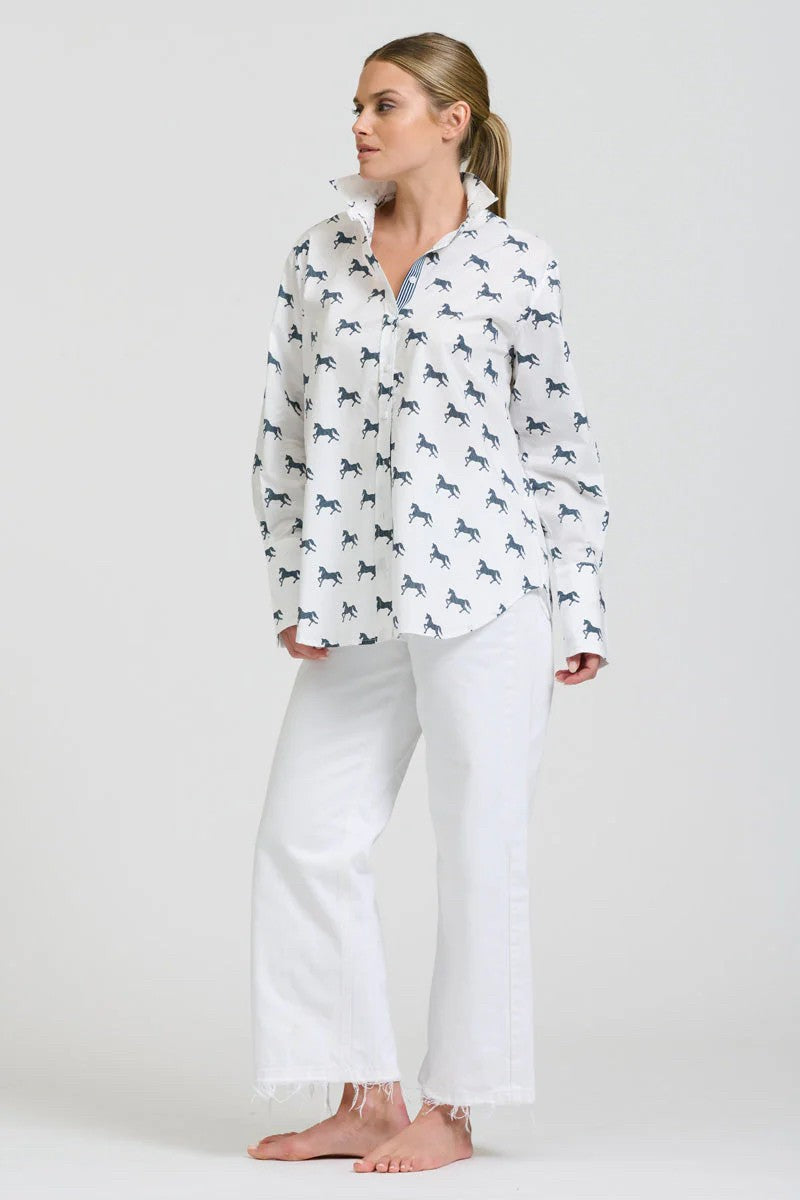 RELAXED GIRLFRIEND SHIRT WHITE WITH NAVY PONY