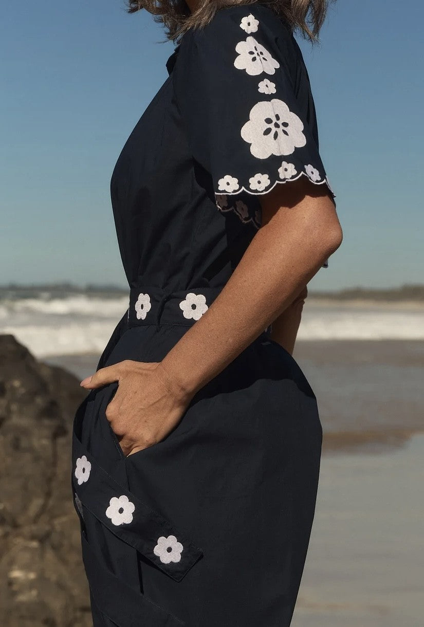 NAVY AND EMBRODERY WHITE MATILDA COLLARED DRESS